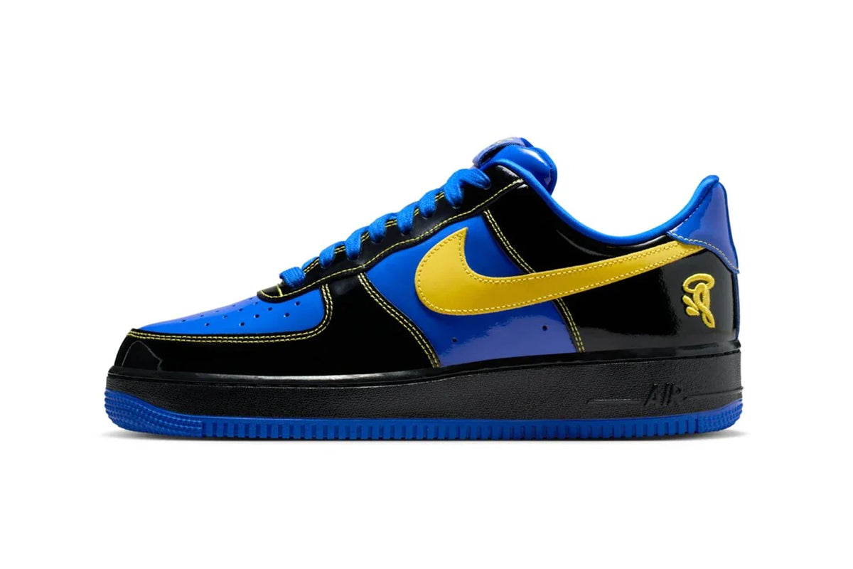 Nike Air Force 1 Low x SYNA WORLD Racer Blue portée par Central Cee détail logo.