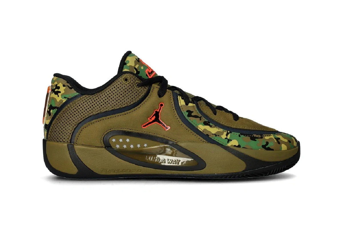 Jordan Tatum 4 All-Star camouflage vert et accents rouges.